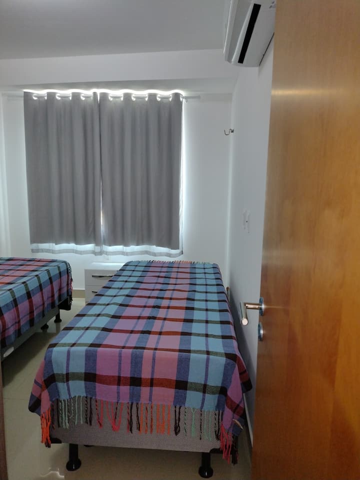 Spálňa 2 - dve jednolôžka, dve pomocné postele.