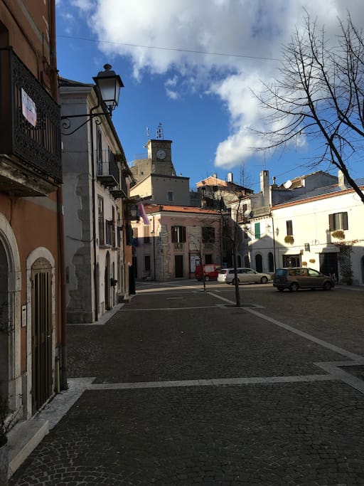 Piazza antistante Struttura