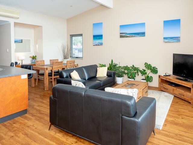 Aspects of Town - one bed, one bath (sleeps two)