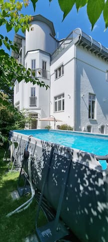 Pool, Terrasse, Grill, Spielplatz, Parken