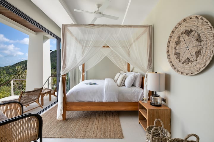 Bedroom 3 with en suite, king-size four poster bed. Beautiful views to the sea. 