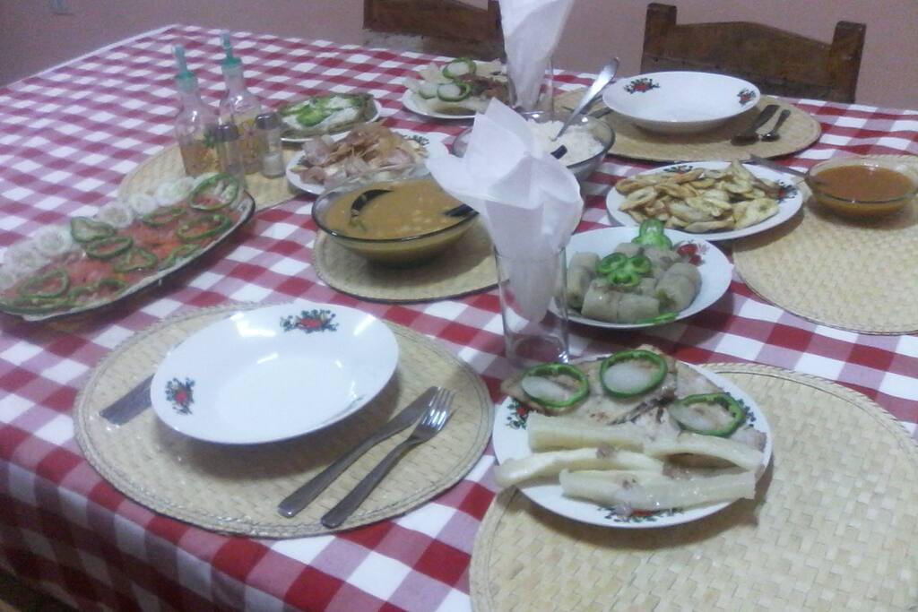 Almuerzo típico de la casa.