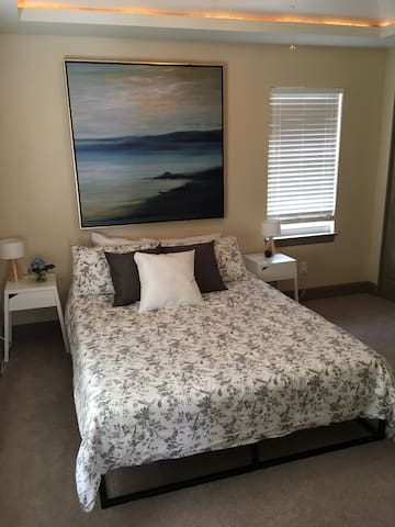 Peaceful Getaway in Downtown Grandview Netflix