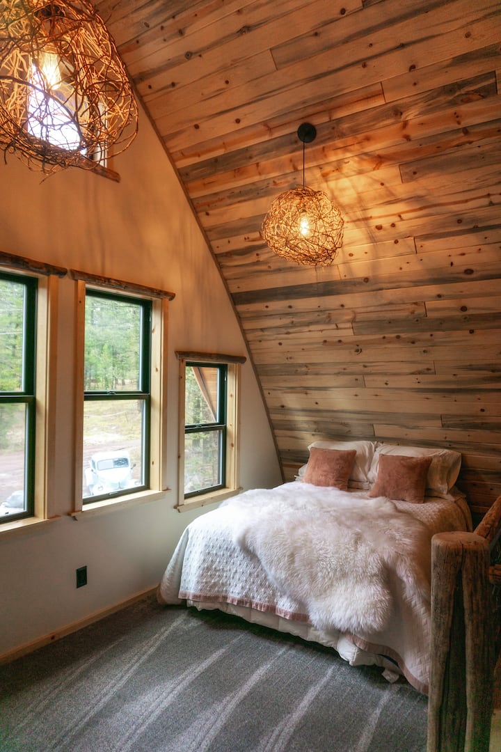 loft, bračni krevet (širine 150-179 cm)