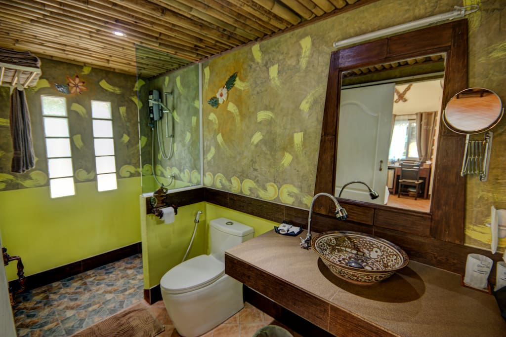 Original bathroom / Salle de bain originale