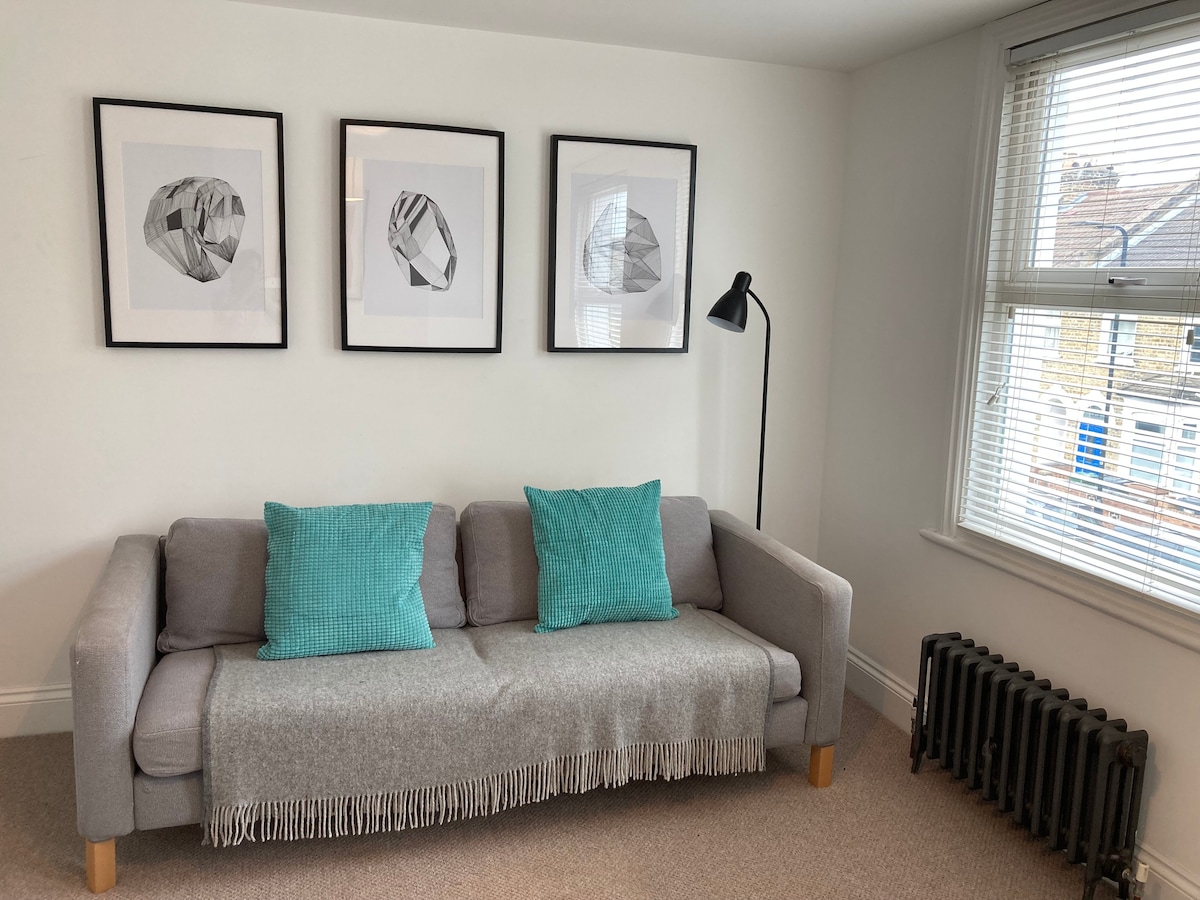Entire 2 bed/2 bath flat in Leyton Apartments for Rent in Greater