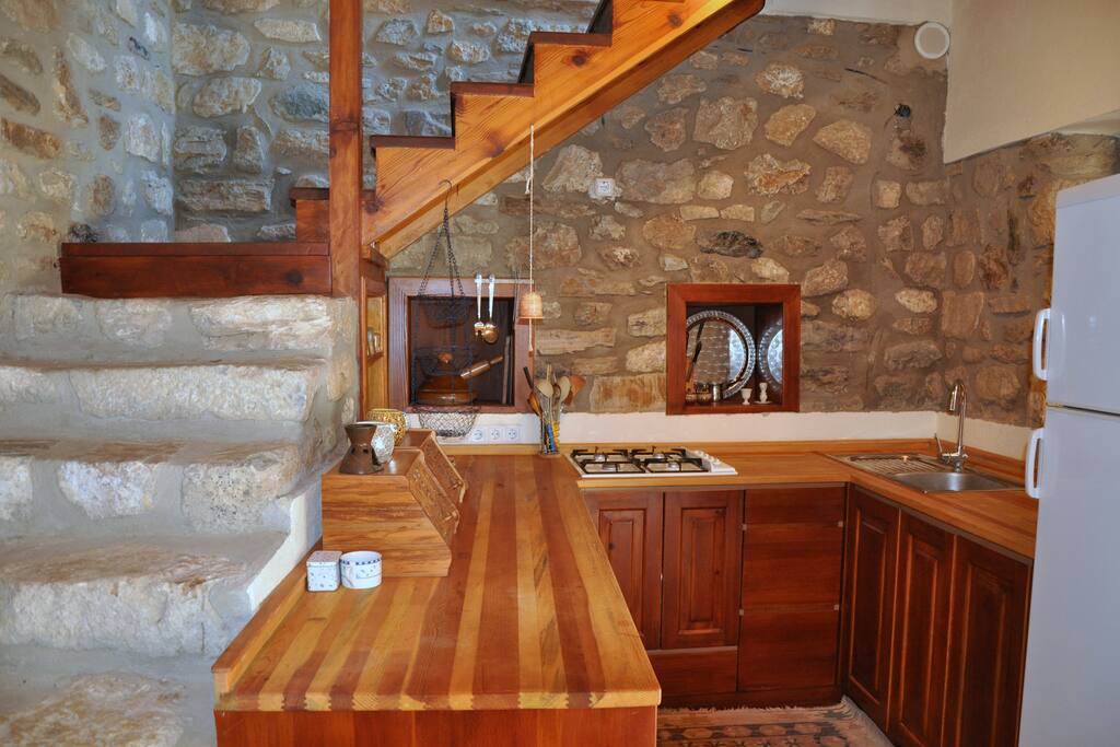 Fully fitted kitchen