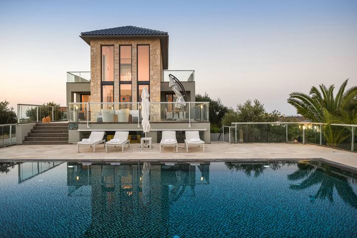 Villa Rey – Follow your luxury senses. Seafront gallery image 2