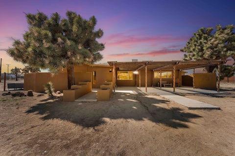 2 Acre Private Ranch Retreat, Pool, Arcade, Gym.
