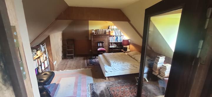 卧室3
1张双人床
1间带卫生间的独立卫生间
1个小露台