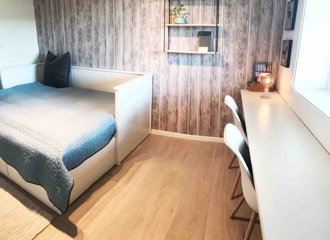 Private room, quiet area - ideal base for hikers
