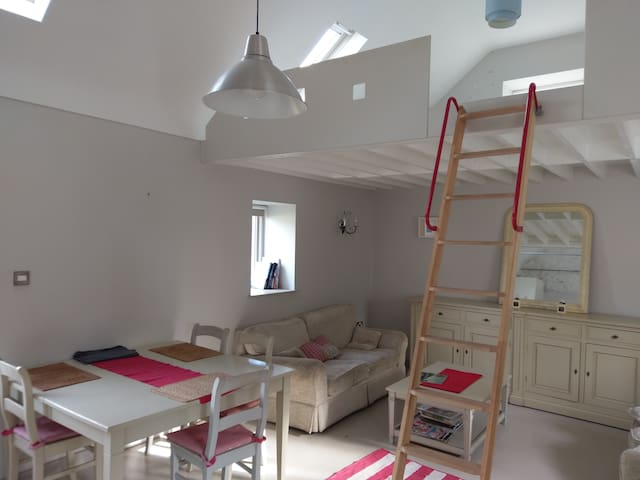 Beautiful Renovated Stone Cottage