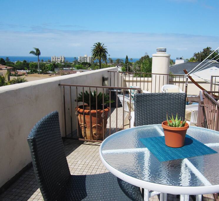 Roof top deckRoof top deck - lounge with a beautiful 360 view from downtown to the ocean