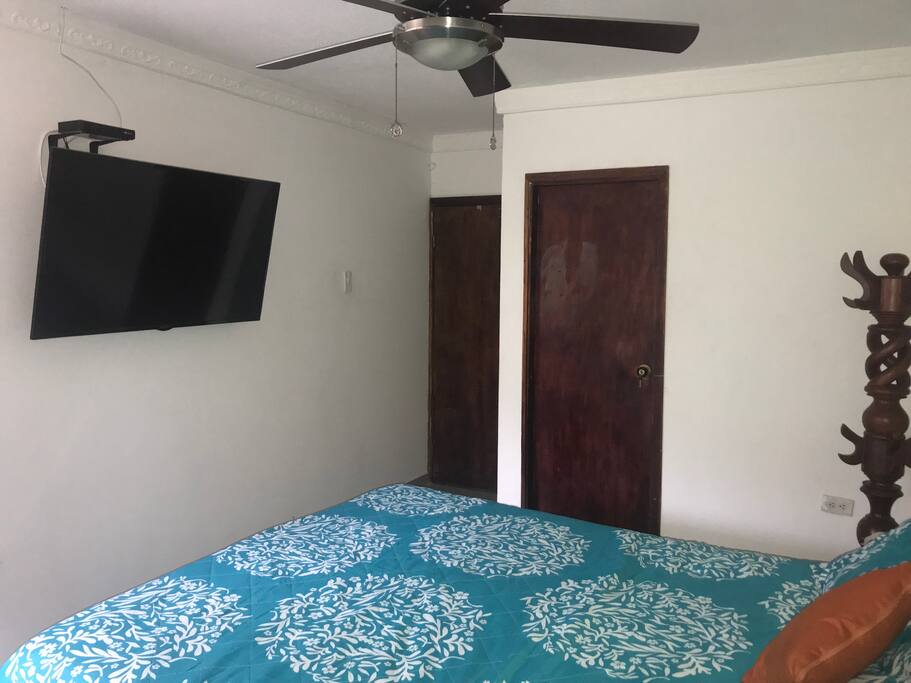 Cama Matrimonial y Tv Digital por cable