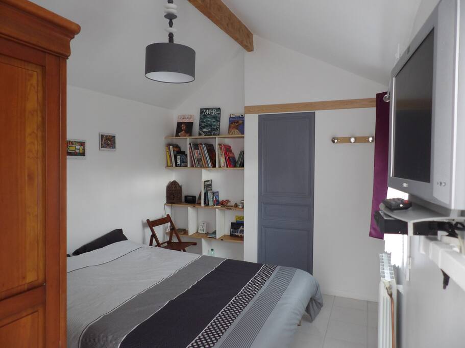 grande chambre confortable