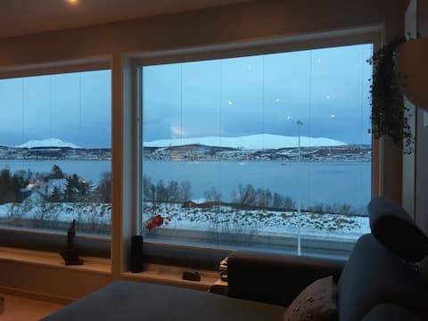 Successful Airbnb property: House with high standard, great views and parking. in Søndre Tromsøya Sør