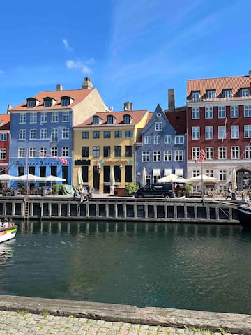 Luxury stay on Nyhavn ! Best location possible!