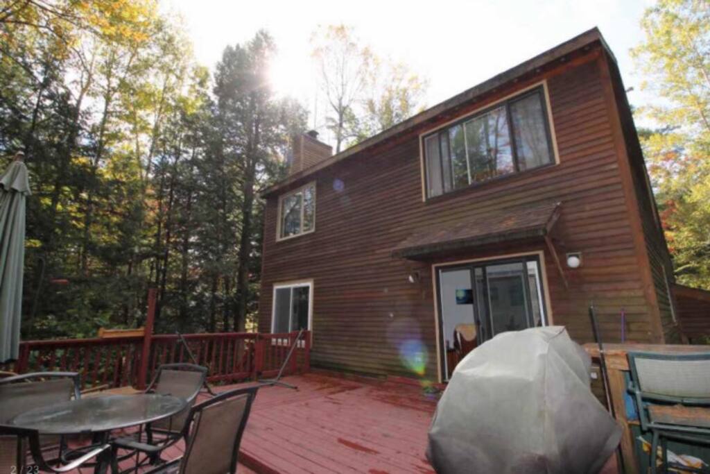 Spacious back deck