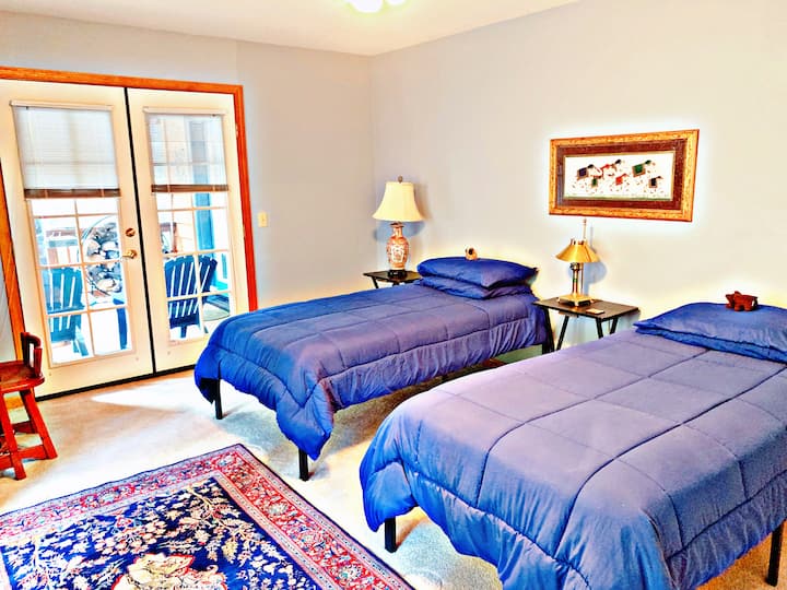 Las dos camas se pueden juntar para hacer una cama tamaño king. 