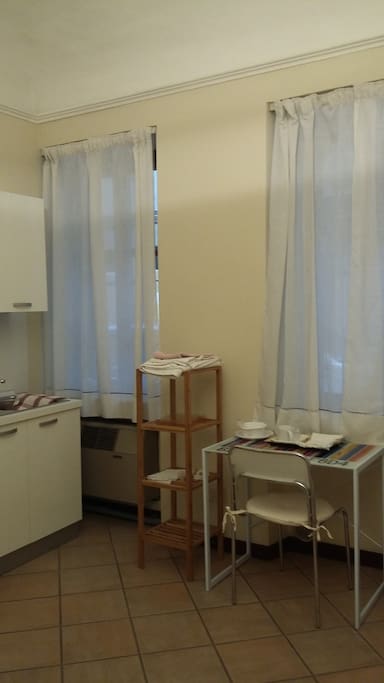 angolo cucina e soggiorno