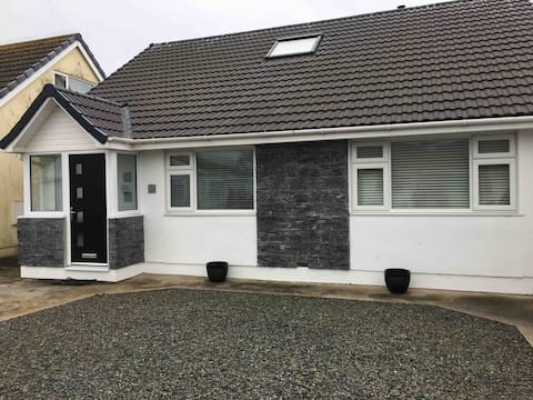 Biker & Hiker friendly bungalow, Castletown (Twin)
