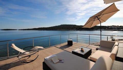 Luxury beachfront apartment Blue Pearl