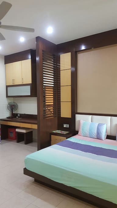 1 st floor master bedroom