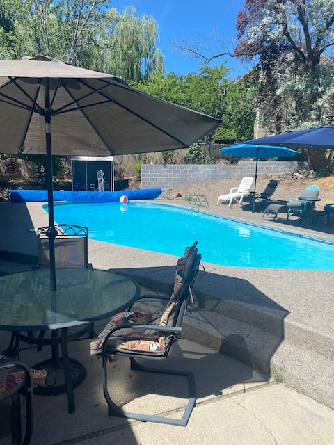 Work Team Haven Big TVs Hot tub Pool Table & Quiet