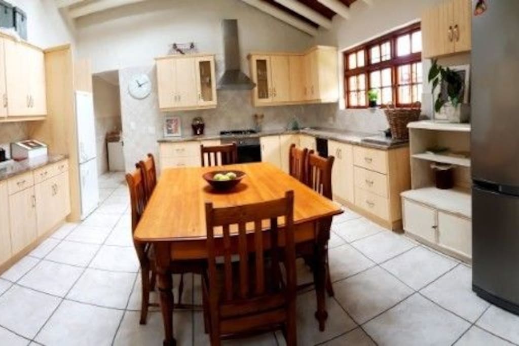 Kitchen & Dining Area