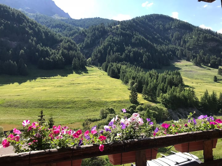 Nice little 3 bedroom and its incredible sunny balcony