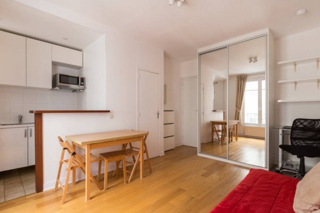 Extendable dinning table, shoe rack and a big closet with large mirror