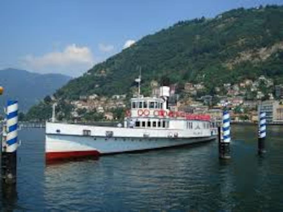 Un tipico battello del Lago di Como