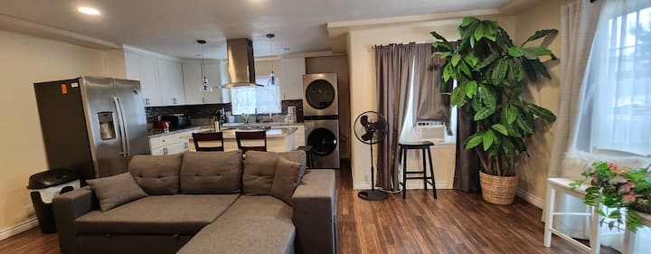 Cozy Palace-entire House 
17mn To Disney, Wsh&dry - Irvine, CA