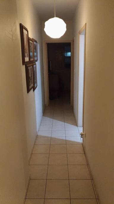 corredor de acesso aos quartos e banheiro