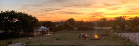 With horses 2 minutes from the beach