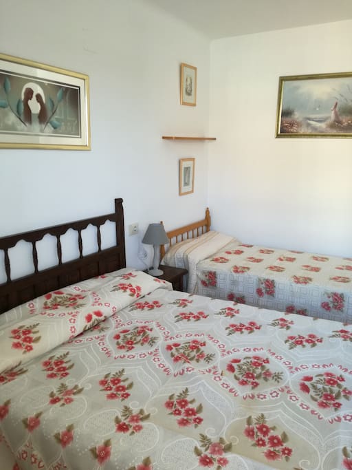 La chambre, un lit matrimonial de 140 & un lit simple de 90