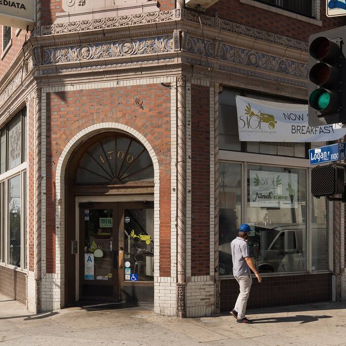 Foto de Sage Plant Based Bistro and Brewery Echo Park
