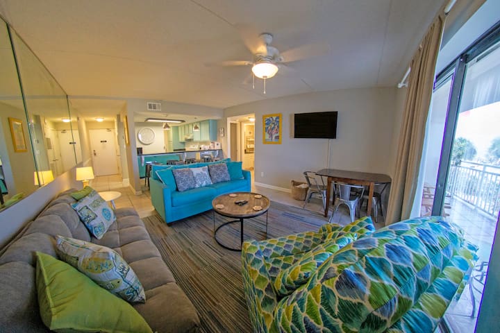 Sleeps 7★4 pools/Poolside Bar★Private Beach Access