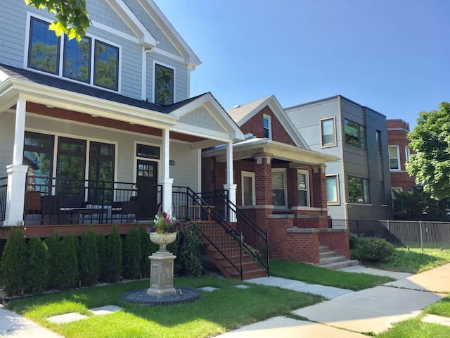 House 5BED/3BATH/1PARKING close to Downtown & Lake