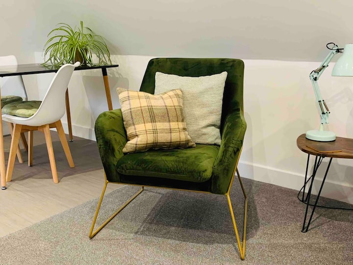 Lovely Studio Apartment With Free Parking On Site - Milton Keynes