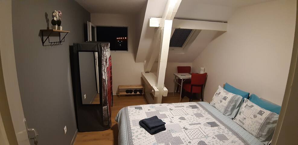 Rental room for 20 mnt. away from the city center.
