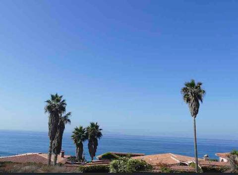 Quiet house w/ fireplace and sea view. In Rosarito
