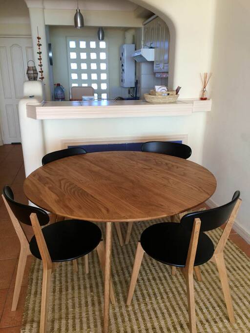 Comedor y cocina equipada