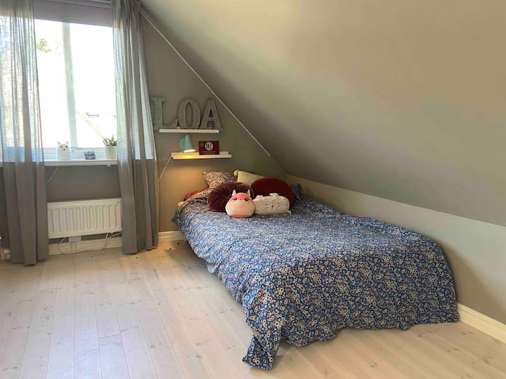 ห้องนอน 3 ชั้นบนพร้อมเตียงกว้าง 120 ซม.