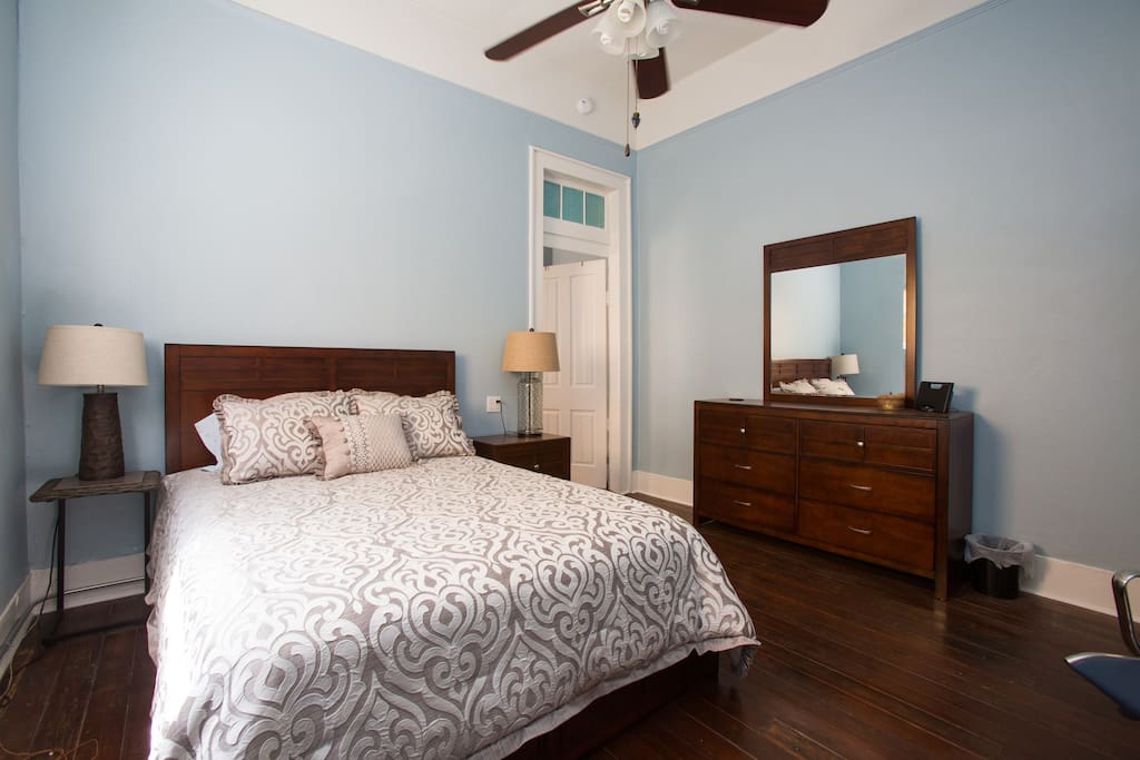 queen bed in bedroom
