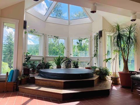 Moonlight Farm Studio · Hot Tub · Vermont Retreat