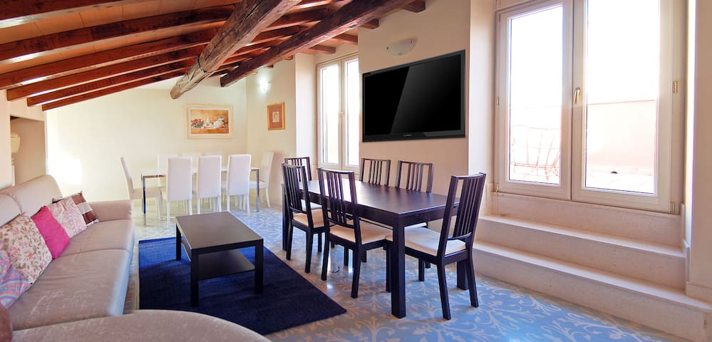 Navona-Campo de’ Fiori Penthouse with 2 balconies