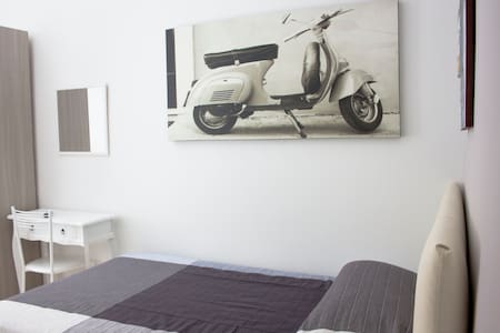 Cosmopolitan - Roma Termini Suites 5