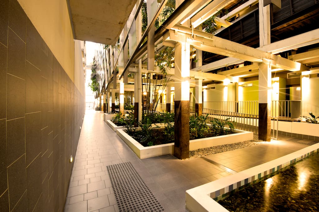 The pillars from the original woolstore in the common area set the tone for your stay