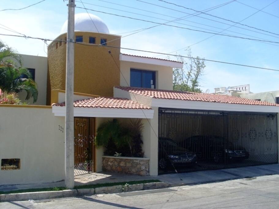 Fachada de la casa donde se ofrecen los servicios.